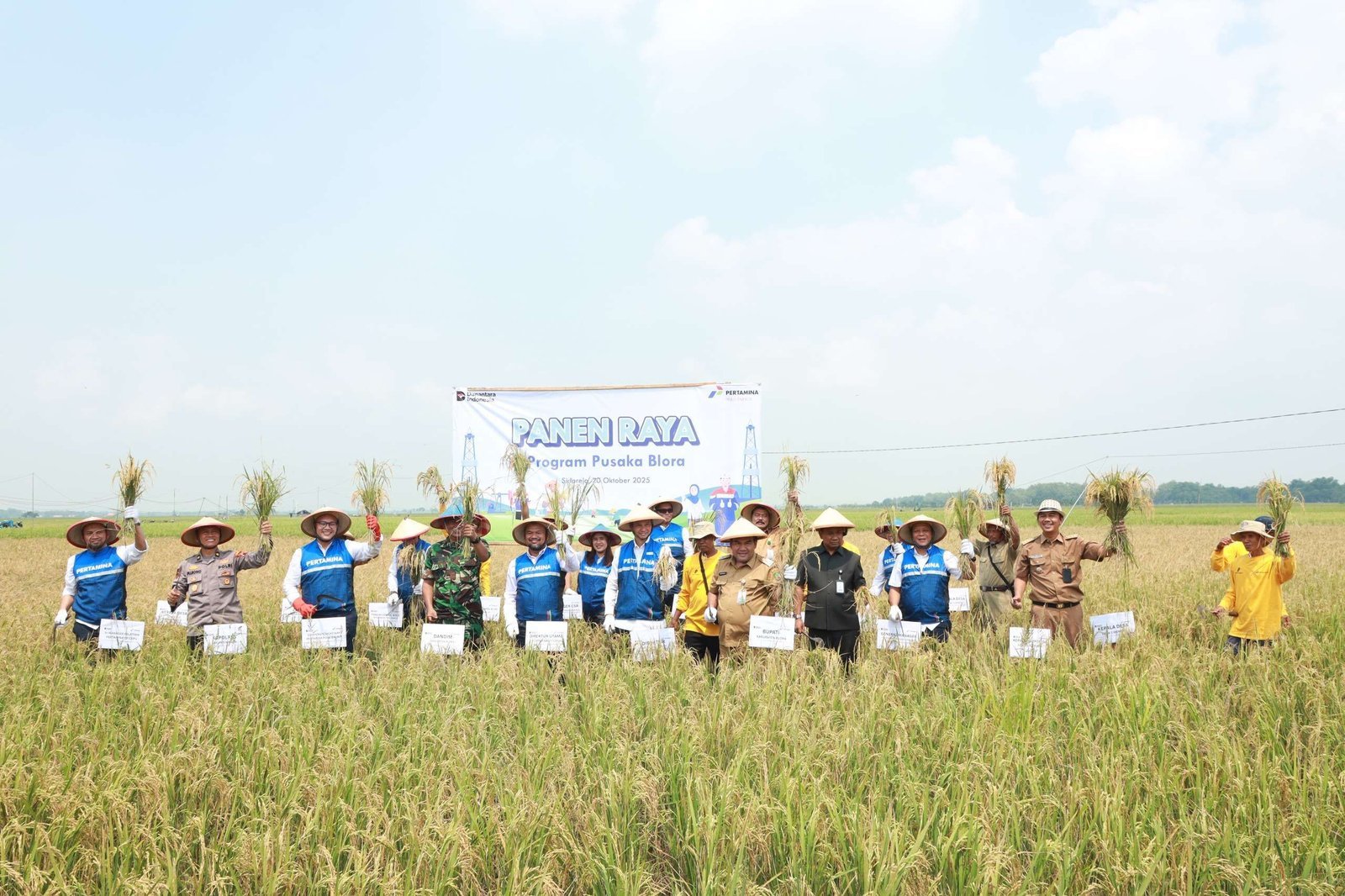 Pertamina dan Pemkab Blora Gelar Panen Raya Padi Pertamina dan Pemkab Blora Gelar Panen Raya Padi