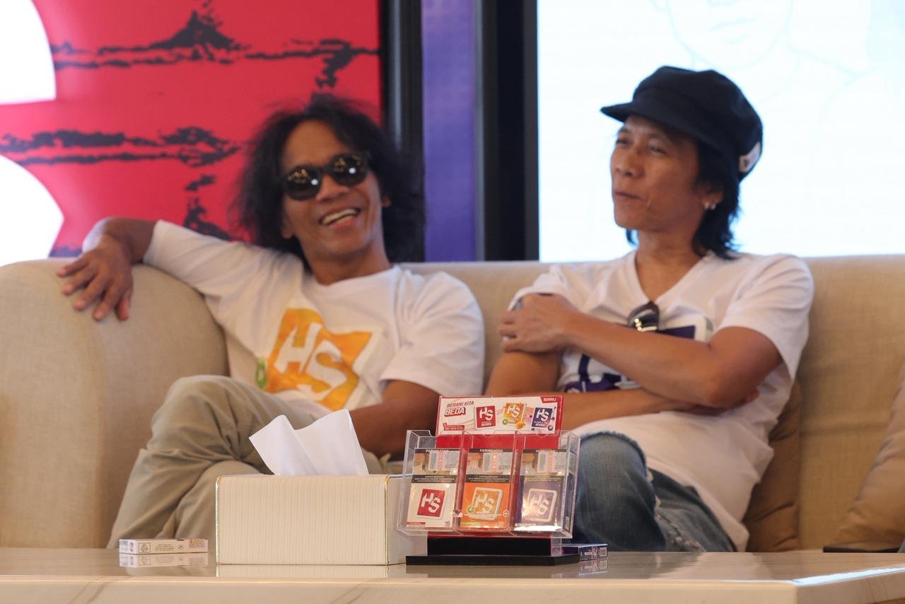 “Slankers” Siap-siap! Slank Bakal Tour 10 Kota Bareng HS ‘Berani kita Beda’ “Slankers” Siap-siap! Slank Bakal Tour 10 Kota Bareng HS ‘Berani kita Beda’