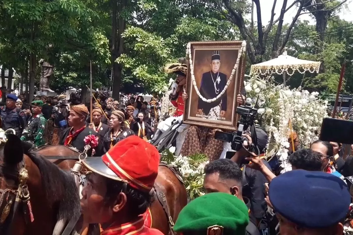 Pemakaman Paku Buwono XIII di Imogiri Dihadiri Ribuan Warga Pemakaman Paku Buwono XIII di Imogiri Dihadiri Ribuan Warga