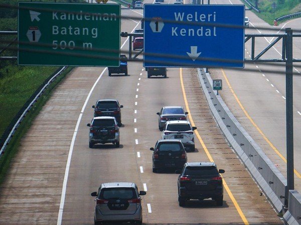 Heboh! Bocah-Bocah Setop Mobil di Tol Batang-Semarang, Bikin Panik Pengendara Heboh! Bocah-Bocah Setop Mobil di Tol Batang-Semarang, Bikin Panik Pengendara