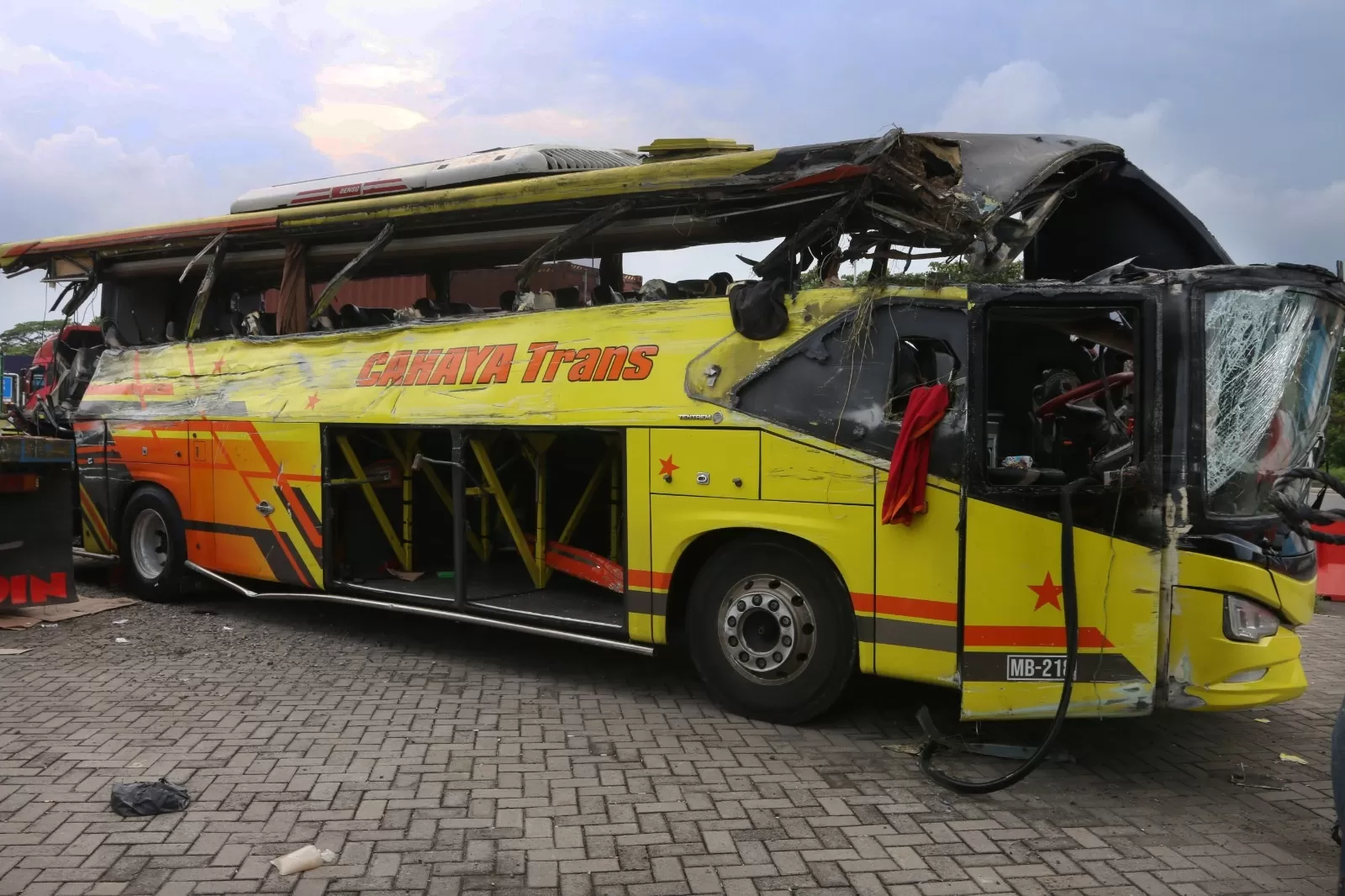 Bus Terguling di Tol Krapyak, 15 Orang Meninggal Dunia