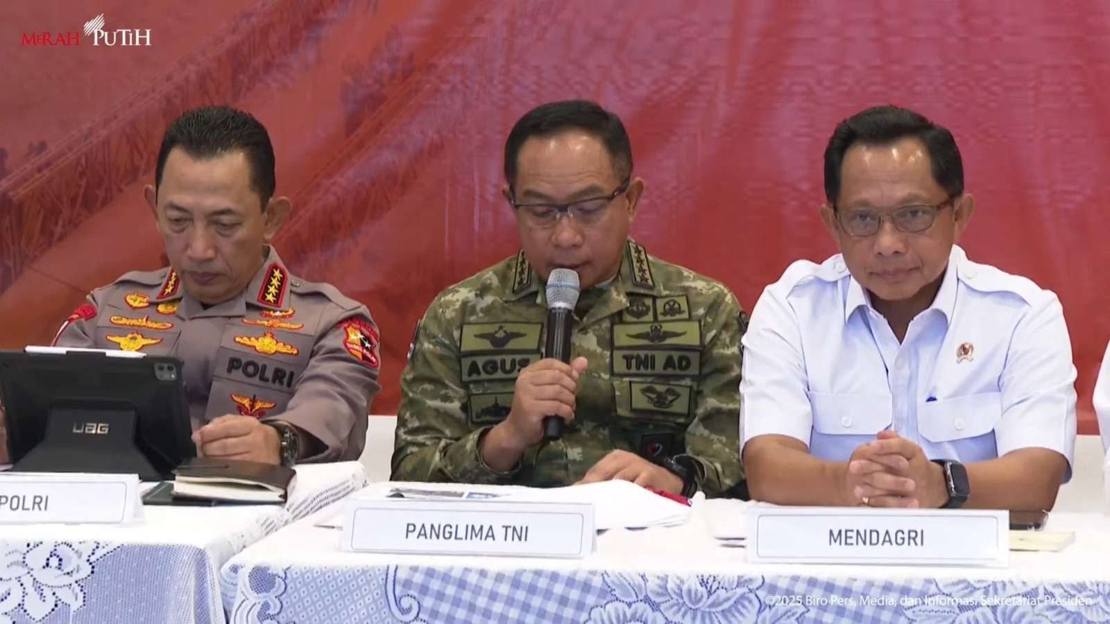 Panglima TNI Kerahkan Personel Tambahan untuk Rekonstruksi Bencana di Aceh dan Sumatra