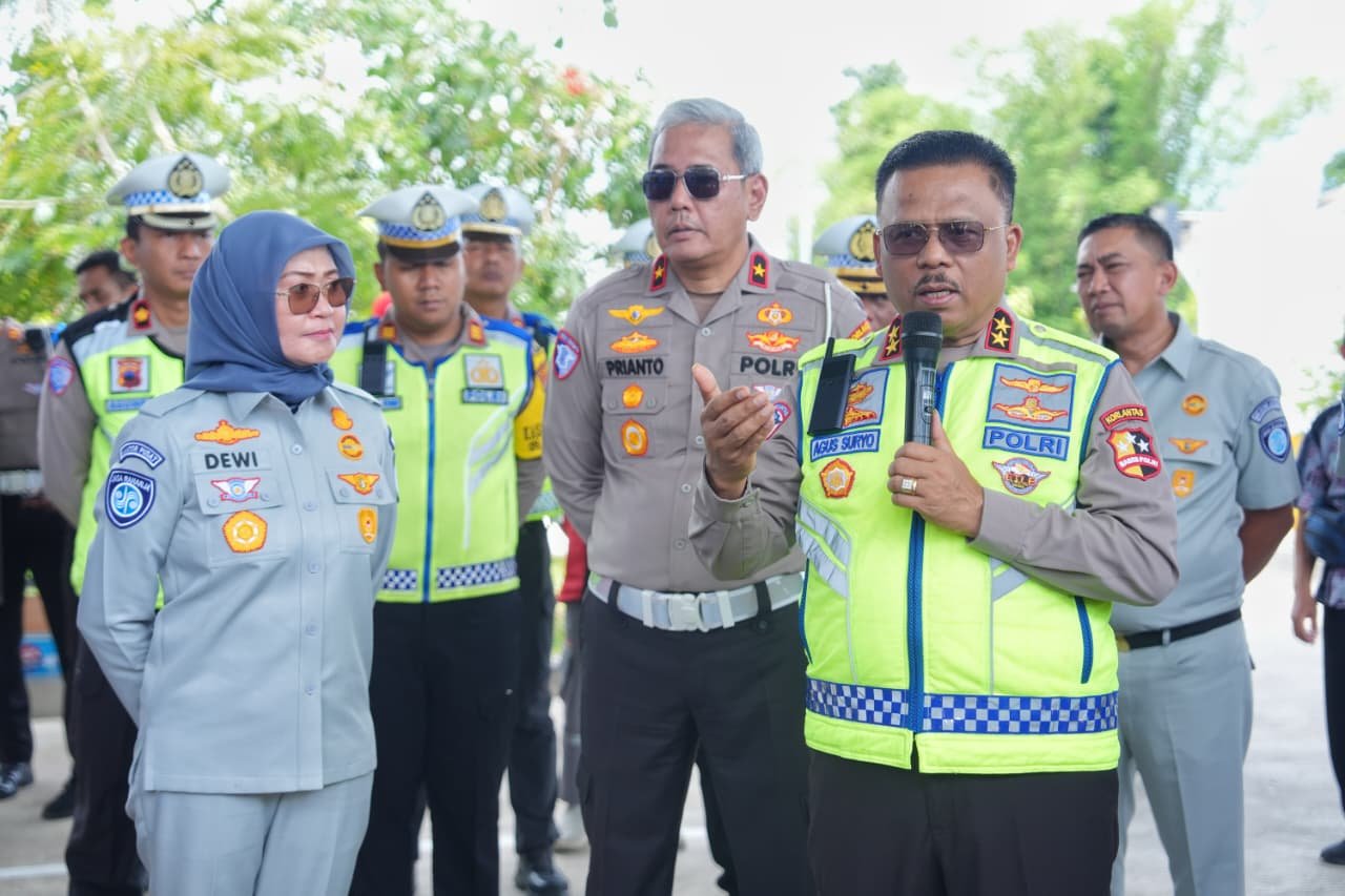 Korlantas Tegaskan Jalur Vital Siap Dilalui Saat Arus Natal dan Tahun Baru Korlantas Tegaskan Jalur Vital Siap Dilalui Saat Arus Natal dan Tahun Baru