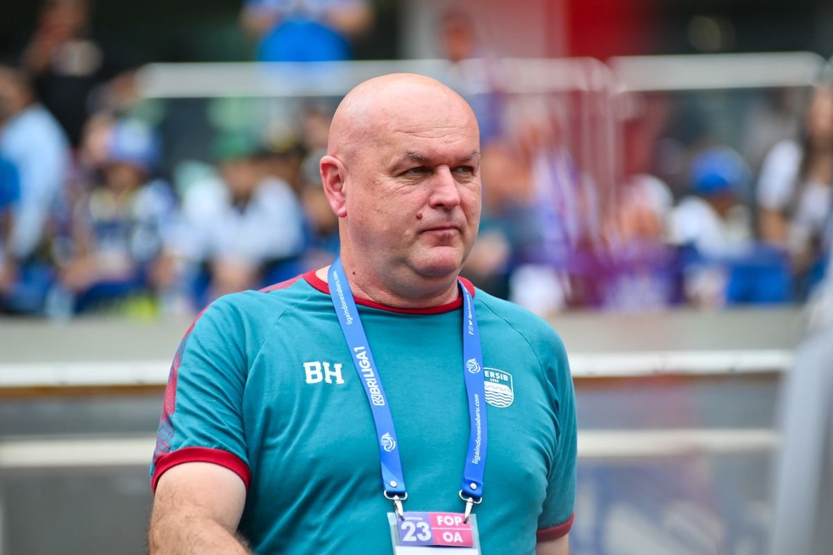 Persib vs PSM: Bojan Hodak Imbau Bobotoh Jaga Ketertiban Tanpa Flare