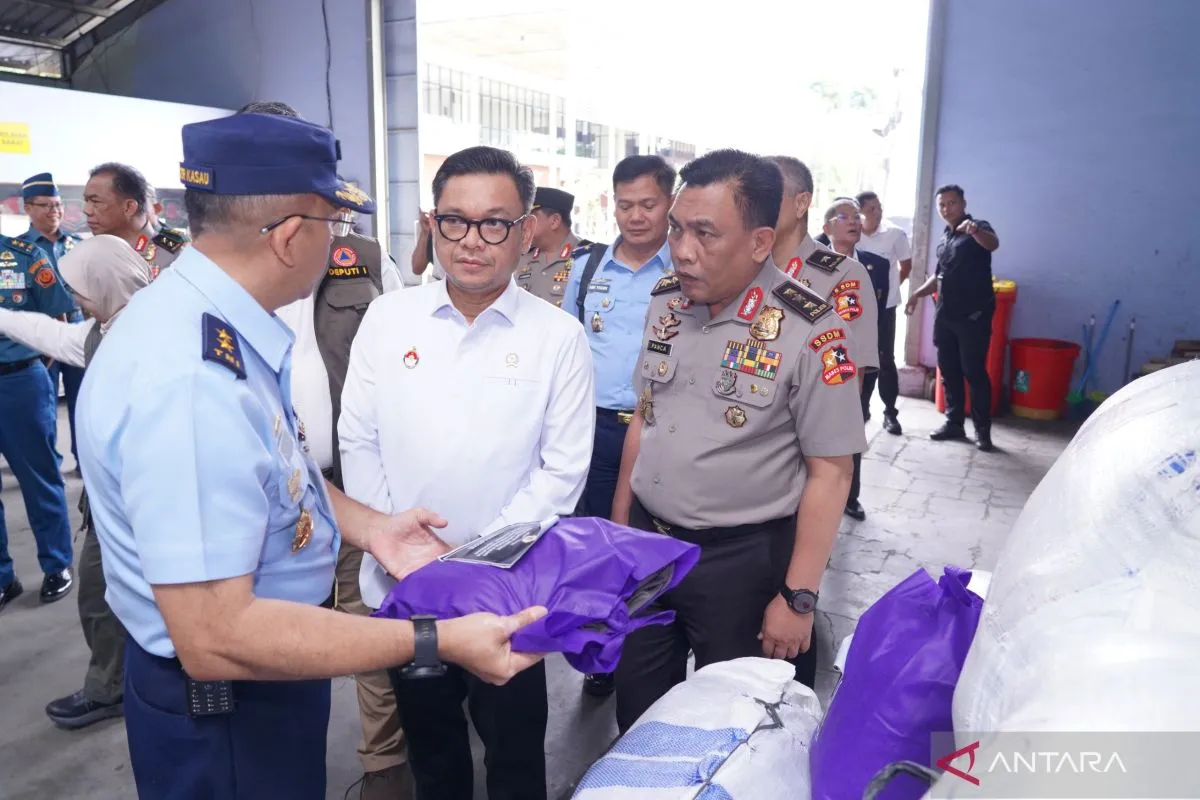 Lemhannas Dukung Penanganan Bencana Sumatera dengan Bantuan Logistik Lemhannas Dukung Penanganan Bencana Sumatera dengan Bantuan Logistik