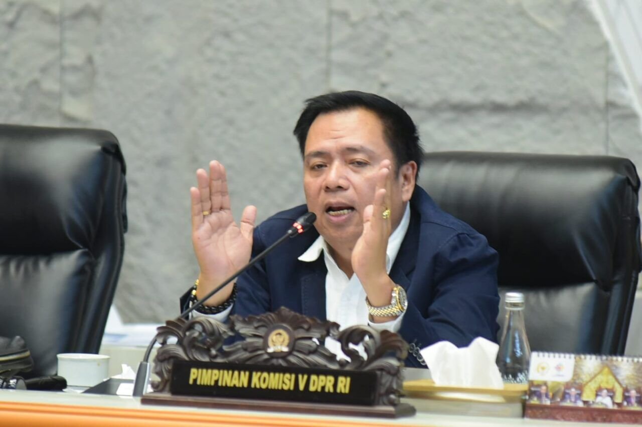 Komisi V DPR Dorong BMKG Tingkatkan Peringatan Dini Bencana hingga Pelosok Komisi V DPR Dorong BMKG Tingkatkan Peringatan Dini Bencana hingga Pelosok
