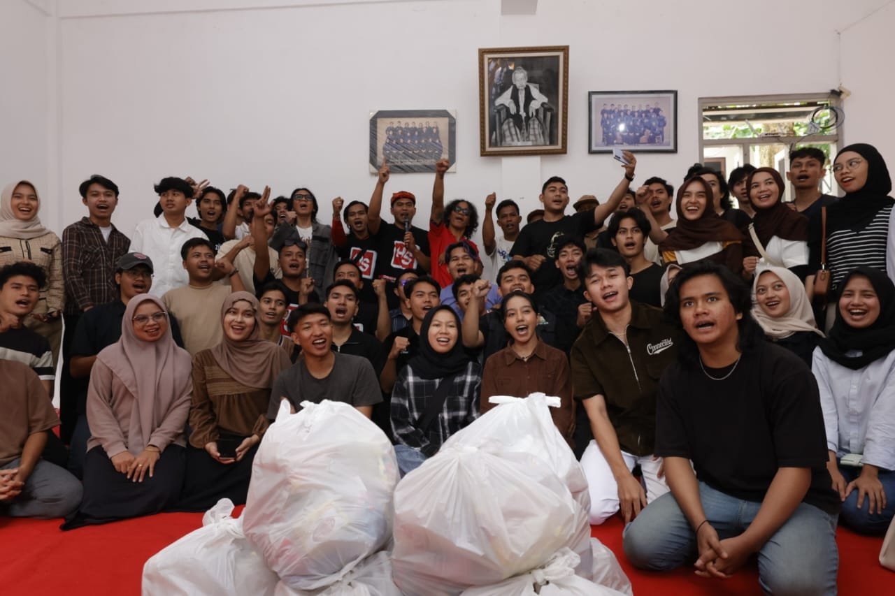 HS Bersama Slank Berikan Bantuan untuk Mahasiswa Sumatera di Semarang