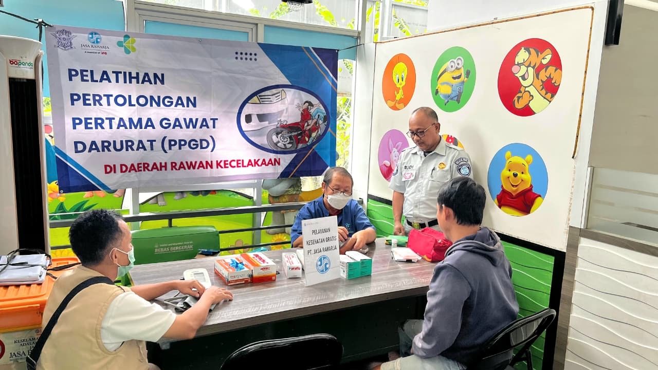 Jasa Raharja Cabang Cirebon Gelar Pelatihan Pertolongan Pertama Gawat Darurat (PPGD) Dan Berikan Layanan Kesehatan Gratis di Samsat Majalengka