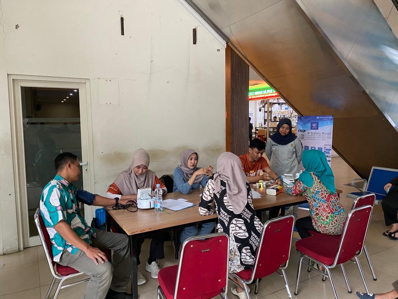 Jasa Raharja Purwokerto Gandeng RS Orthopaedi Gelar Pengobatan Gratis di Terminal Bulupitu