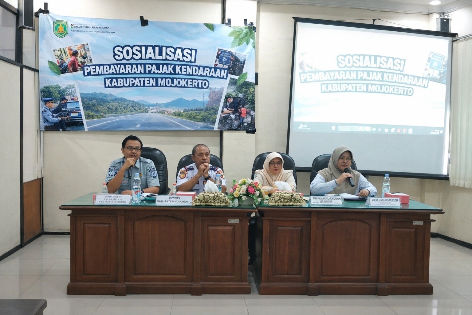 Samsat Kabupaten Mojokerto Gelar Sosialisasi Pembayaran PKB dan SWDKLLJ Bersama Perangkat Desa