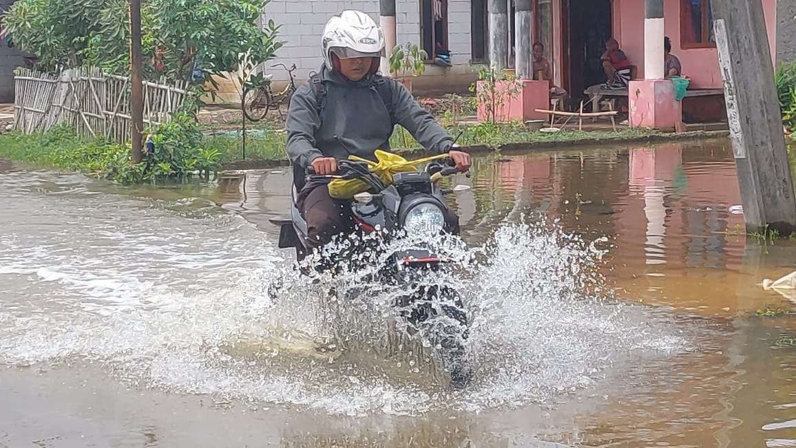 Kali Ciherang Meluap, 12 RT di Bekasi Terendam Banjir