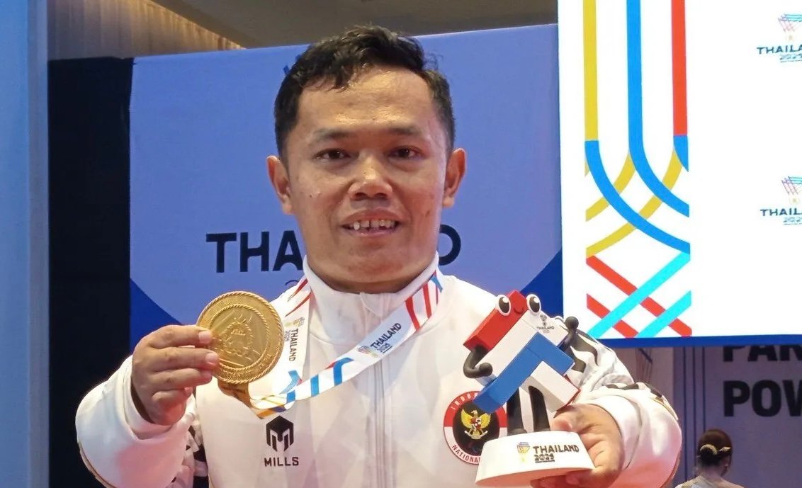 Emas Pertama Indonesia di APG 2025: Hilman Berjaya di Cabang Para Angkat Beran