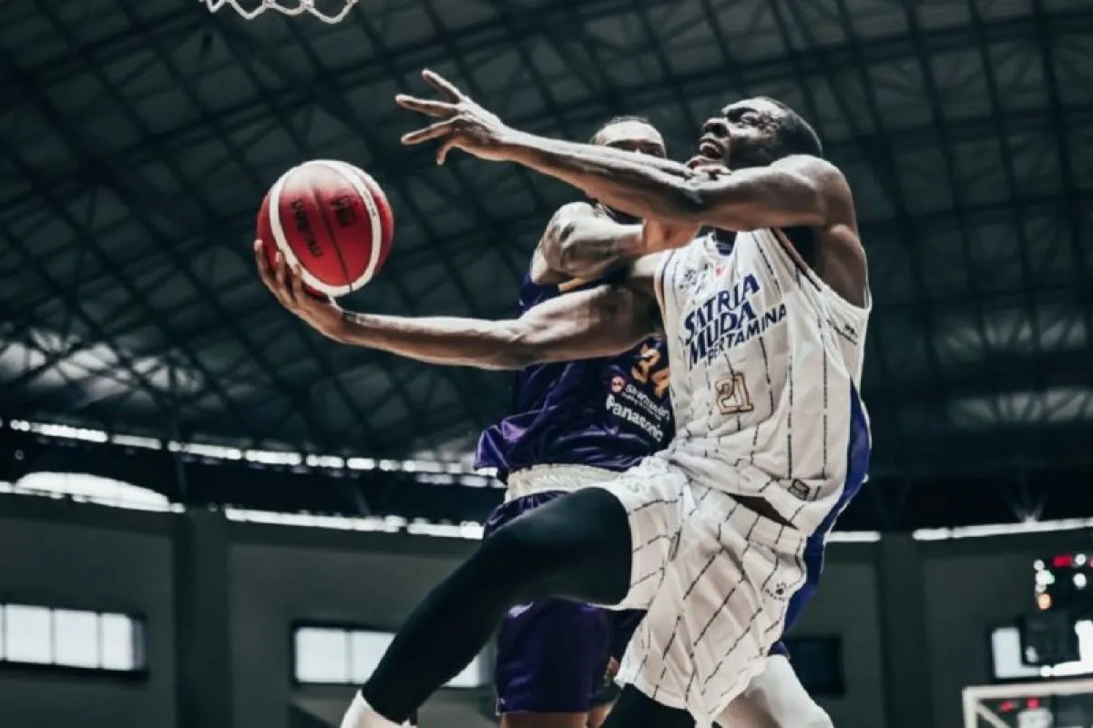 Satria Muda Menang Dramatis atas Hawks, Sempat Tertinggal Jauh 17 Poin