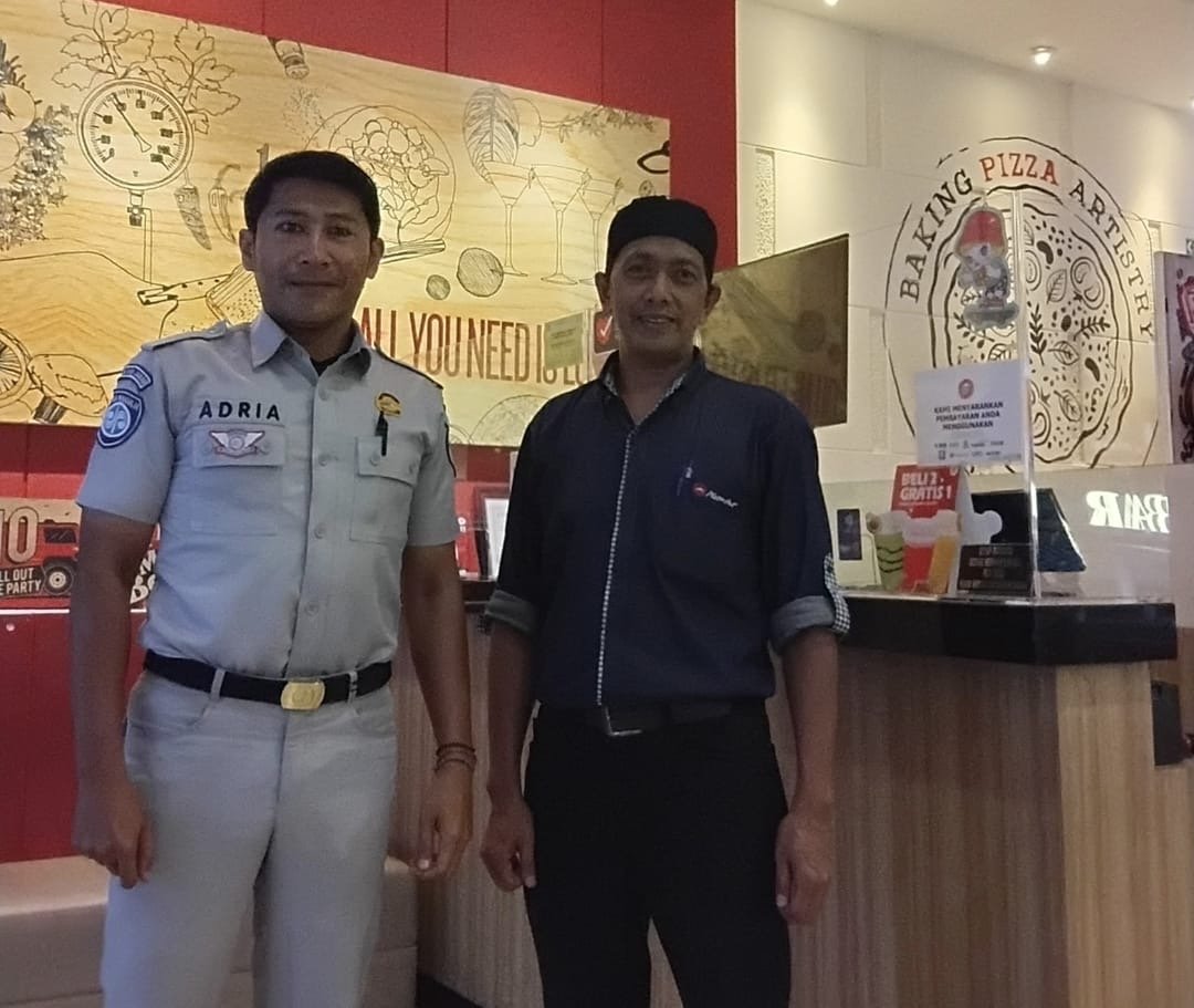 Petugas Samsat Outlet Pameungpeuk Laksanakan Penjajakan Kerja Sama Merchant dengan Pizza Hut Ramayana Kabupaten Garut