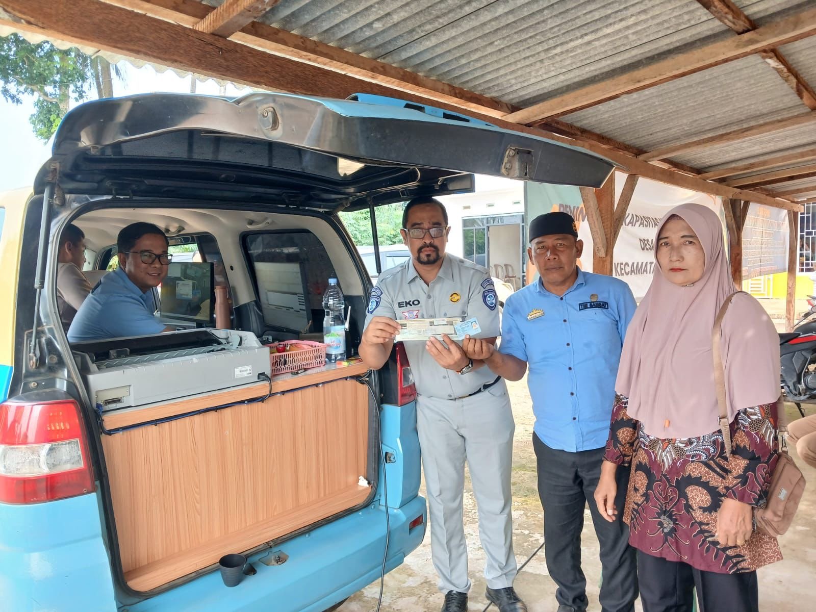 Kolaborasi Satlantas Polres Lampung Timur dan Samsat Sukadana Sosialisasi Keselamatan Lalu Lintas di Sekampung Udik