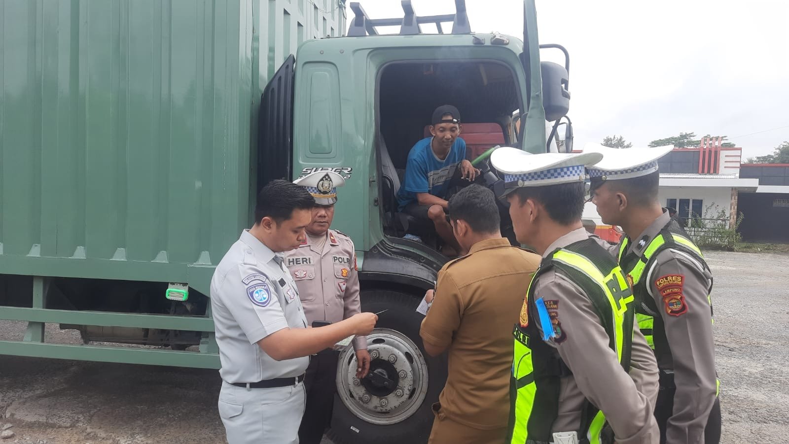 Rampcheck Angkutan Barang dan Penumpang di Kalianda, Pastikan Kelaikan Jalan dan Keselamatan Berkendara