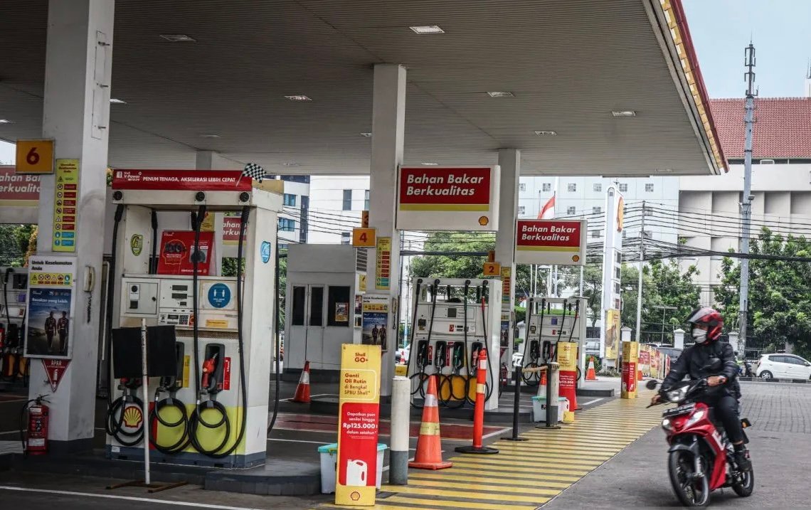 Stok Masih Langka, Harga BBM Shell Turun Hari Ini