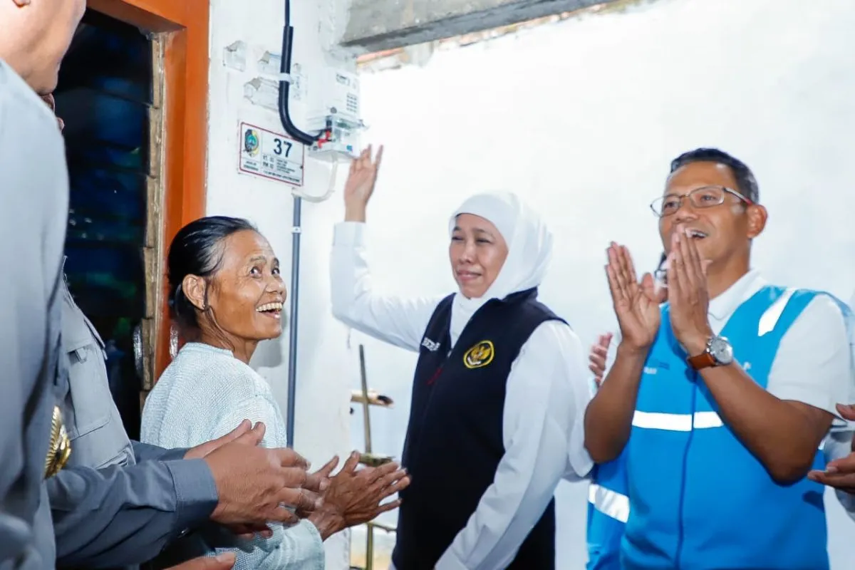 Targetkan 3.400 Rumah Tangga Miskin, Khofifah Siapkan Program Instalasi Listrik Gratis