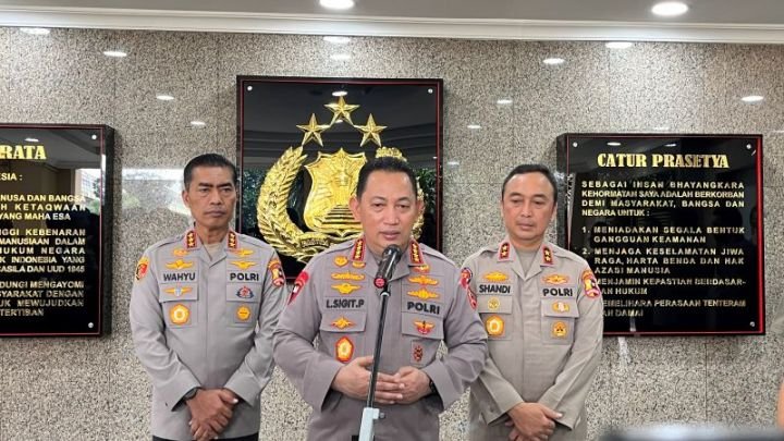 Pesawat Smart Air Ditembaki di Koroway, Kapolri Instruksikan Buru Pelaku KKB Pesawat Smart Air Ditembaki di Koroway, Kapolri Instruksikan Buru Pelaku KKB
