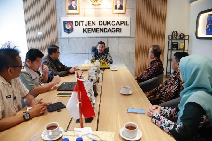 Inovasi Adminduk: Banyumas dan Depok Siap Jadi Percontohan KTP Digital Inovasi Adminduk: Banyumas dan Depok Siap Jadi Percontohan KTP Digital