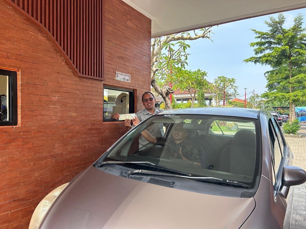 Jasa Raharja Bangli Lakukan Pemantauan dan Sosialisasi Pembukaan Samsat Drive Thru di MPP Bangli Jasa Raharja Bangli Lakukan Pemantauan dan Sosialisasi Pembukaan Samsat Drive Thru di MPP Bangli