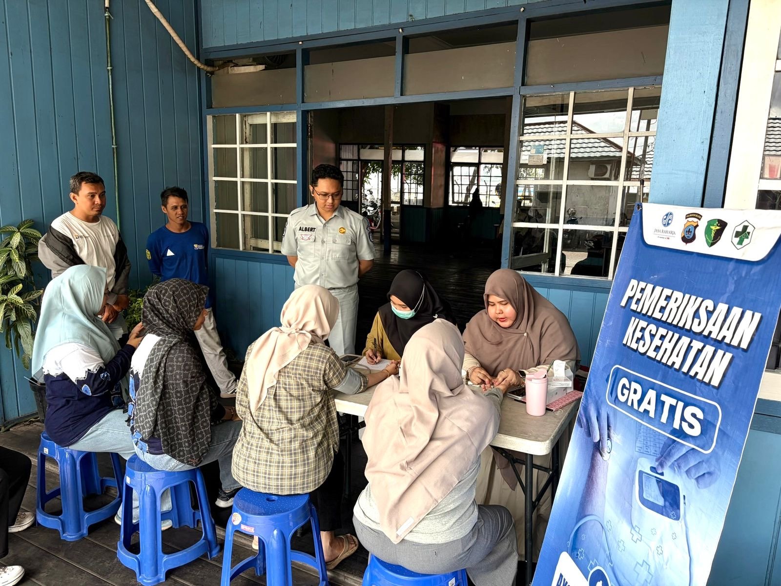 Jasa Raharja Kalsel Sambangi Dermaga Banjar Raya, Berikan Layanan Kesehatan Gratis