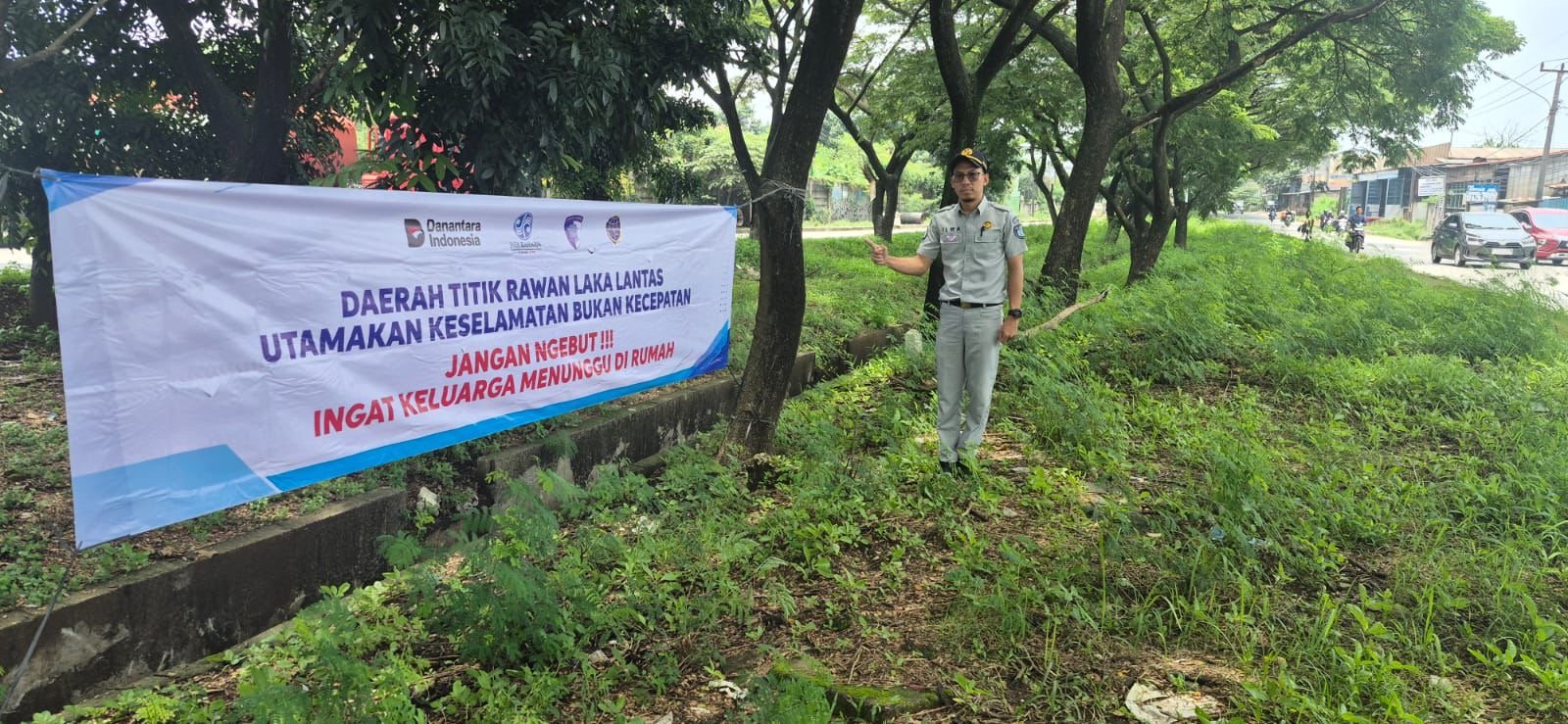Jasa Raharja Karawang Intensifkan Upaya Preventif Melalui Pemasangan Spanduk Keselamatan