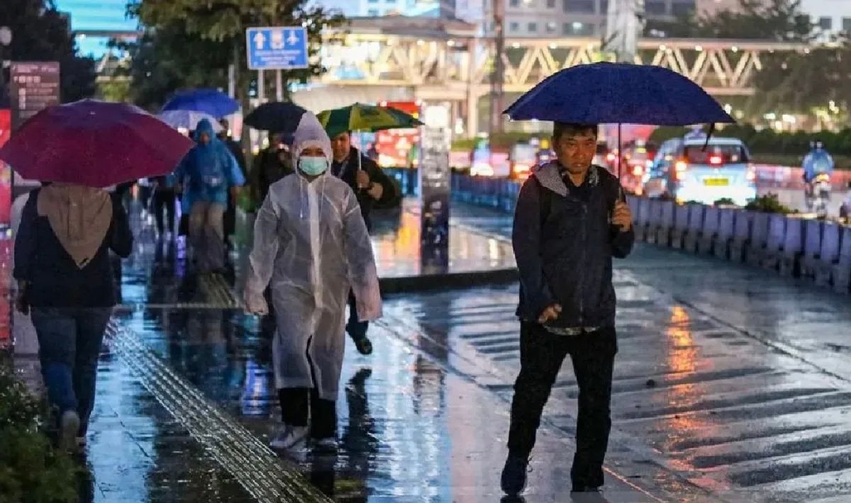 Prakiraan Cuaca Jakarta Senin: Potensi Hujan Ringan Mulai Sore Hingga Malam