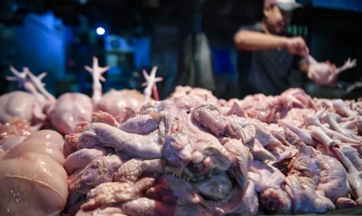 Jaga Daya Beli Warga, Mentan Amran Tekan Harga Daging dan Telur Ayam Sesuai HET