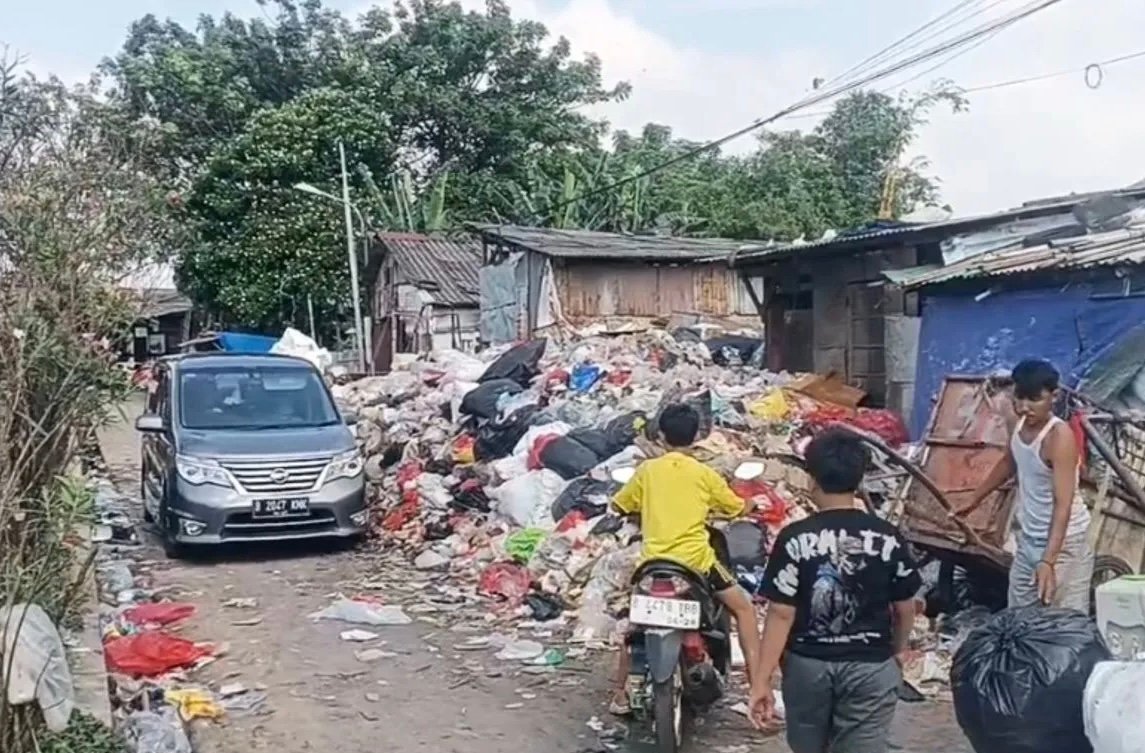 Warga Keluhkan TPS Rawadas yang Overkapasitas: Sampah Setinggi 4 Meter Tak Kunjung Diangkut