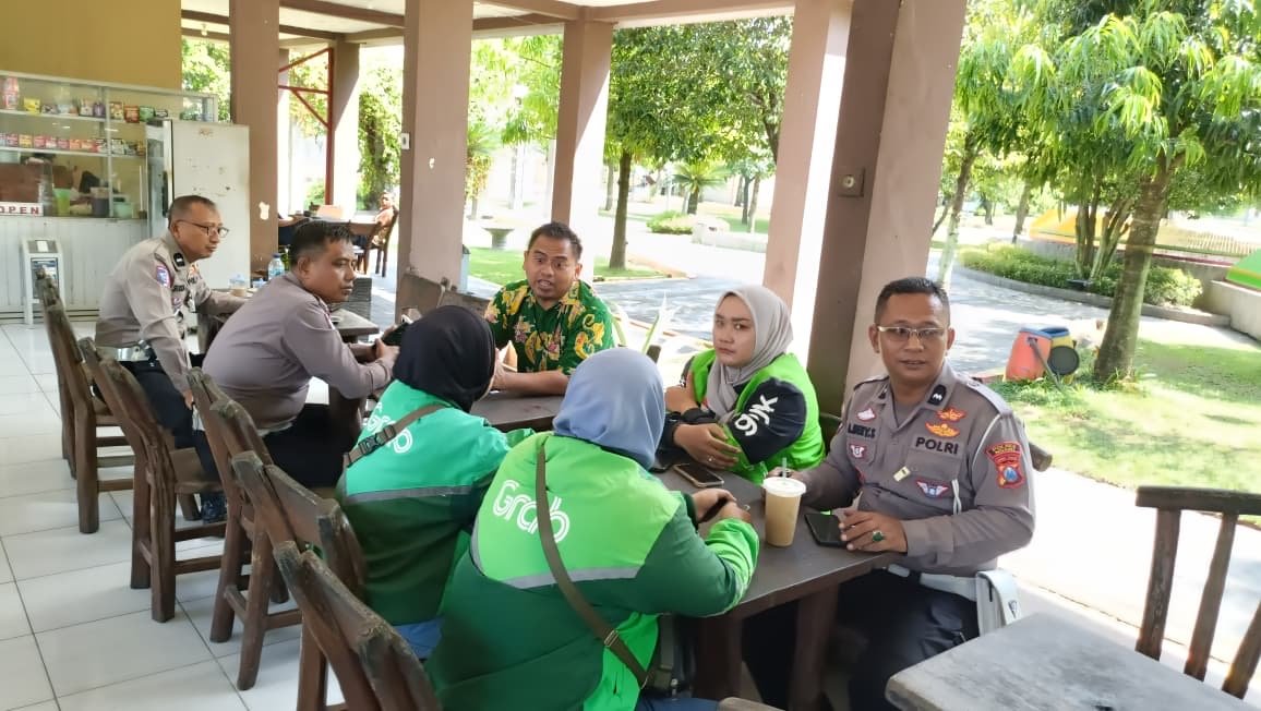 Jasa Raharja dan Satlantas Polres Ngawi Ajak Ojol Kartini Tertib Berlalu Lintas