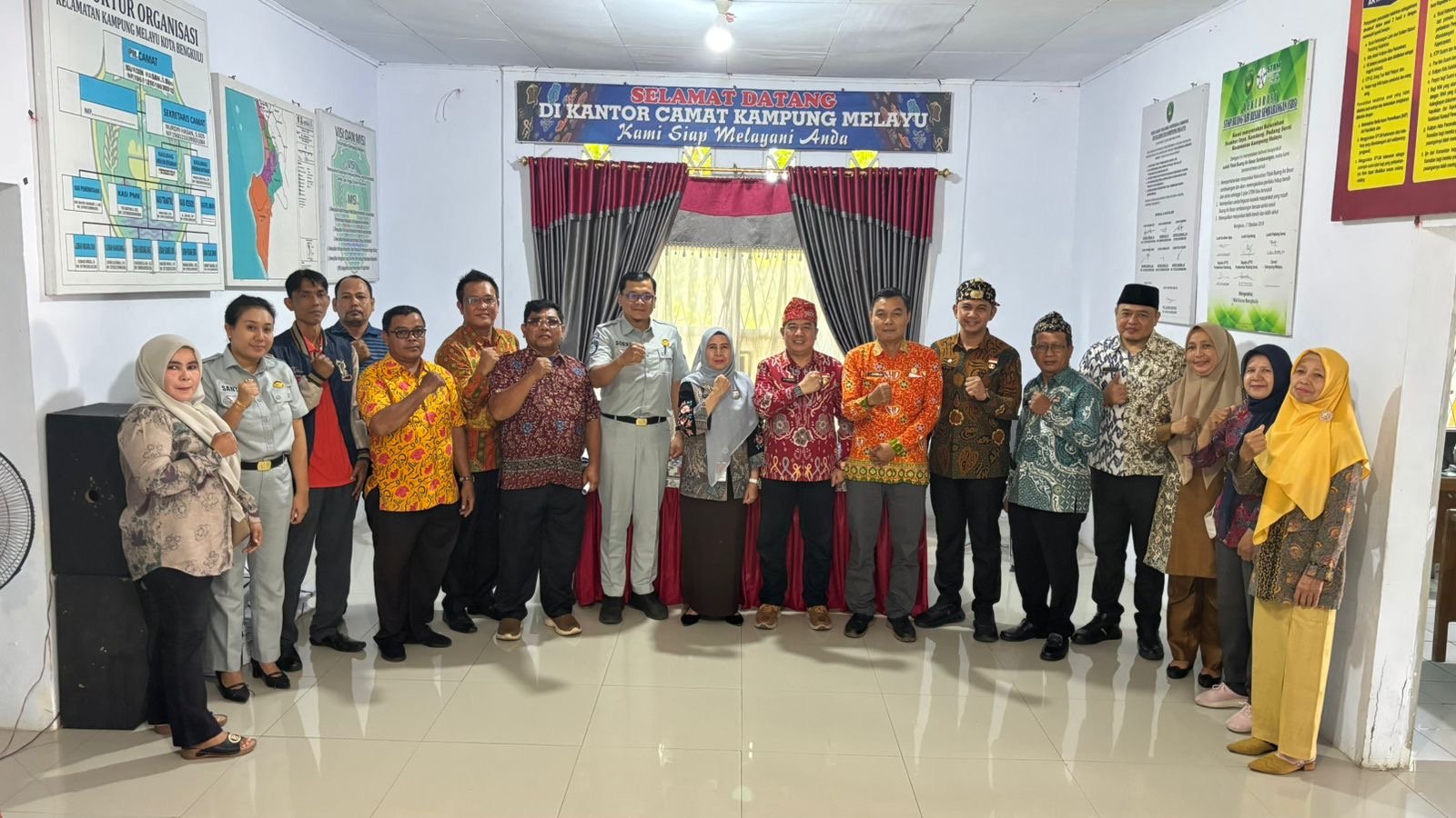 Jasa Raharja Bengkulu Bersama Bapenda Serahkan SPTPD kepada Camat Kampung Melayu untuk Tingkatkan Kepatuhan Pajak Kendaraan Jasa Raharja Bengkulu Bersama Bapenda Serahkan SPTPD kepada Camat Kampung Melayu untuk Tingkatkan Kepatuhan Pajak Kendaraan