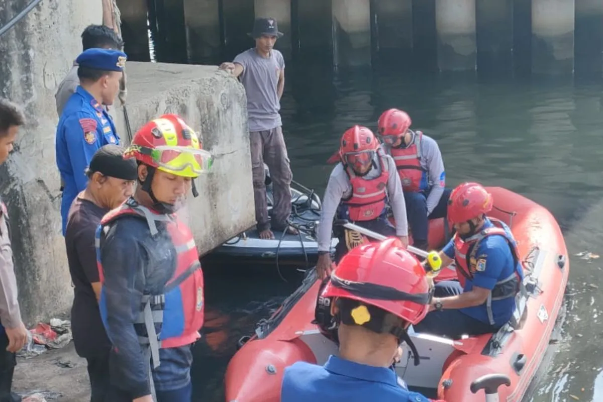 Update Penemuan Korban Tenggelam di Aliran BKT Jakut oleh Tim SAR Gabungan