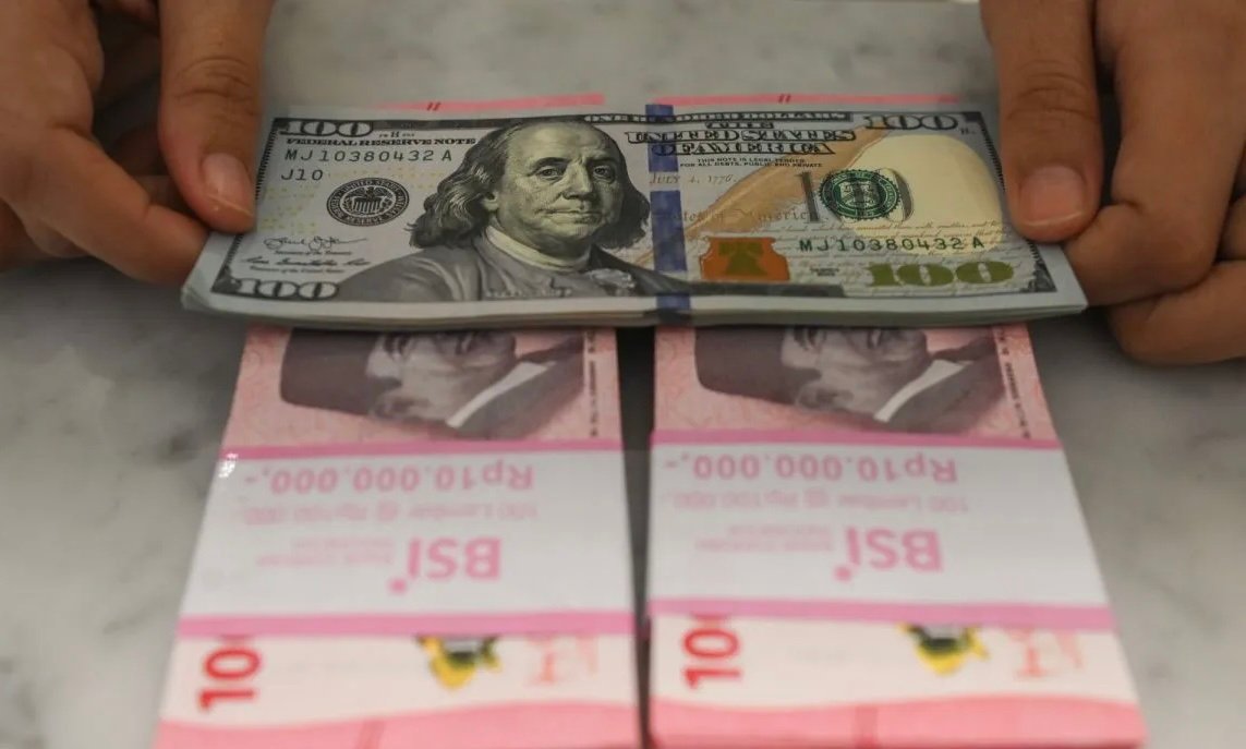 Nilai Tukar Rupiah Loyo Terimbas Minimnya Sentimen Positif dari Dalam Negeri