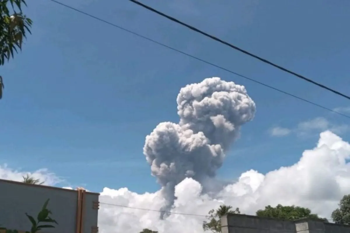 Gunung Dukono Erupsi, Abu Vulkanik Capai 1.500 Meter