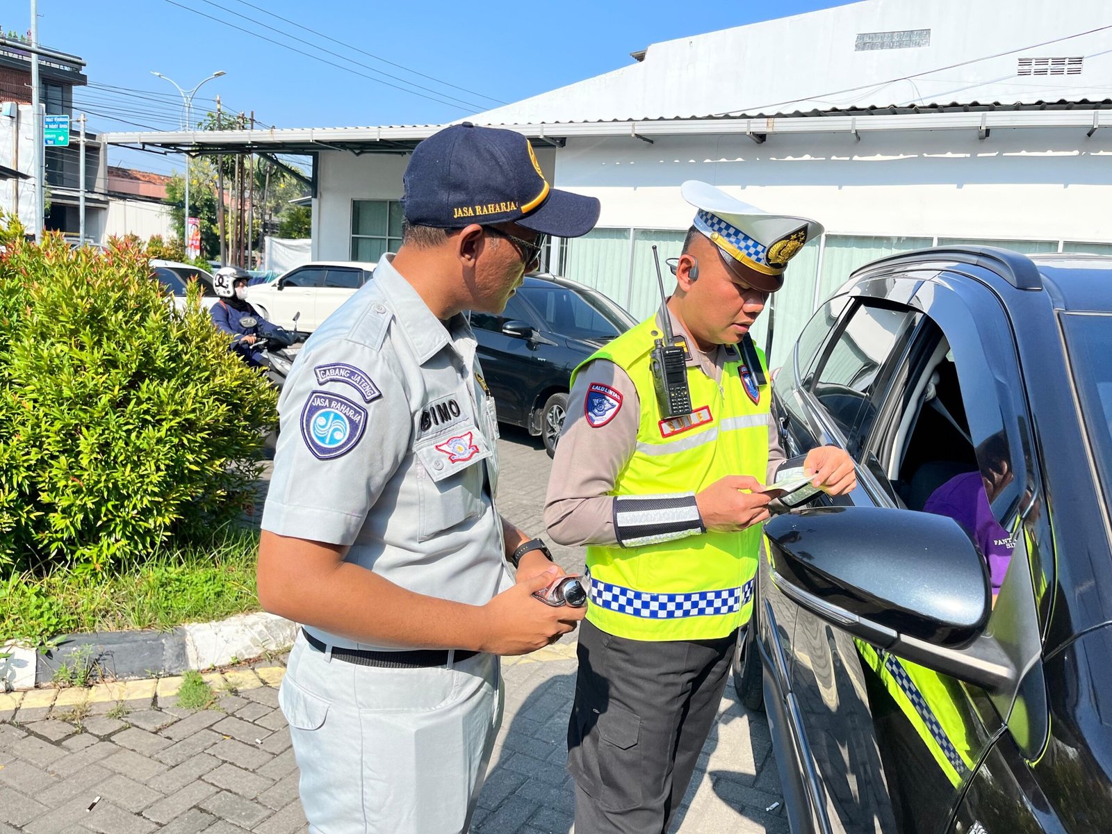 Sosialisasi Kepatuhan Pajak dan Tertib Berlalu Lintas di Ex-Giant Semarang Sosialisasi Kepatuhan Pajak dan Tertib Berlalu Lintas di Ex-Giant Semarang