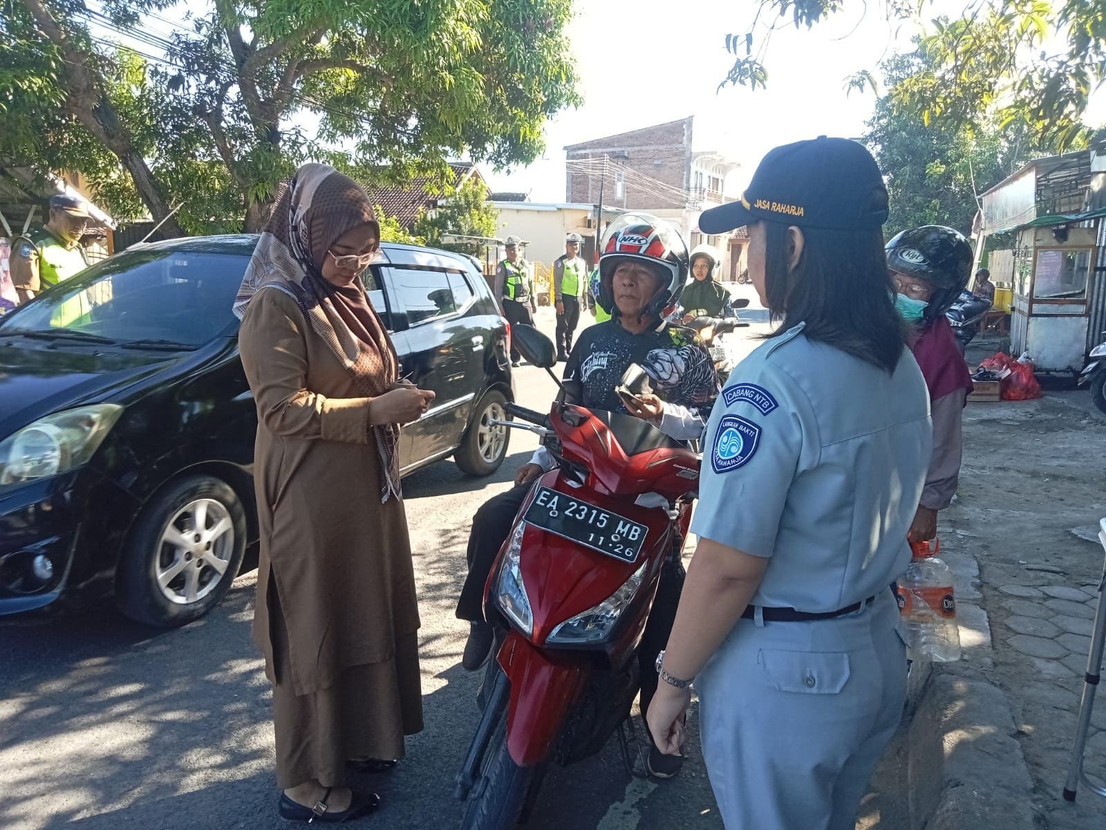 Jasa Raharja Cabang Bima Bersama Tim Samsat Dompu Gelar Operasi Gabungan Tingkatkan Kepatuhan Wajib Pajak Jasa Raharja Cabang Bima Bersama Tim Samsat Dompu Gelar Operasi Gabungan Tingkatkan Kepatuhan Wajib Pajak