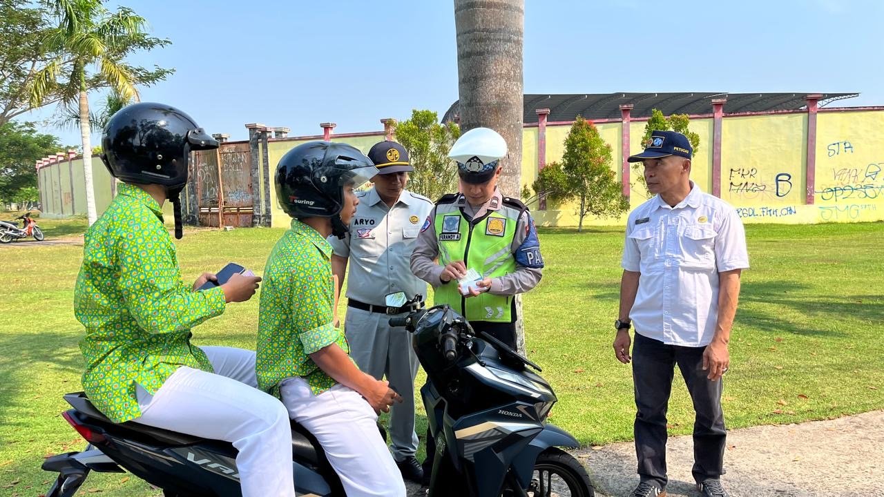 Tertib Pajak Kendaraan Jadi Sorotan, Samsat Kulon Progo Gelar Operasi Penertiban di Cangkring Tertib Pajak Kendaraan Jadi Sorotan, Samsat Kulon Progo Gelar Operasi Penertiban di Cangkring