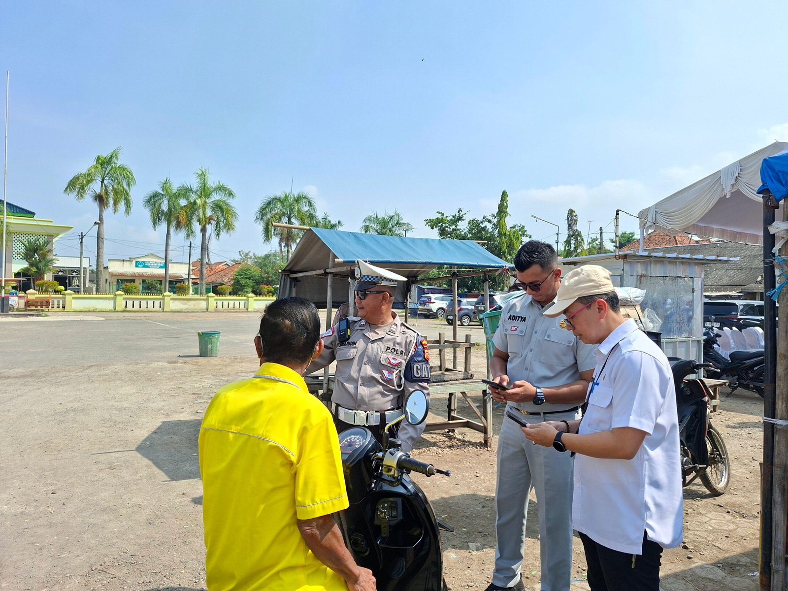 Optimalkan Pendapatan Daerah, Tim Samsat Induk Haurgeulis Gelar Operasi Kepatuhan di Alun-Alun Anjatan
