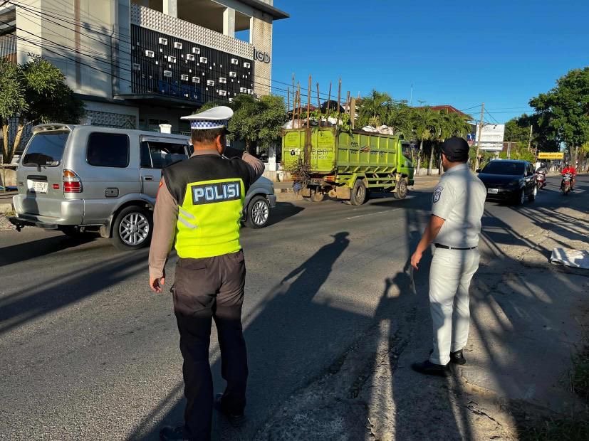 Penanggung Jawab Samsat Metro bersama Mitra Gelar Opsgab PAM Rawan Pagi untuk Tingkatkan Kepatuhan Berlalu Lintas Penanggung Jawab Samsat Metro bersama Mitra Gelar Opsgab PAM Rawan Pagi untuk Tingkatkan Kepatuhan Berlalu Lintas