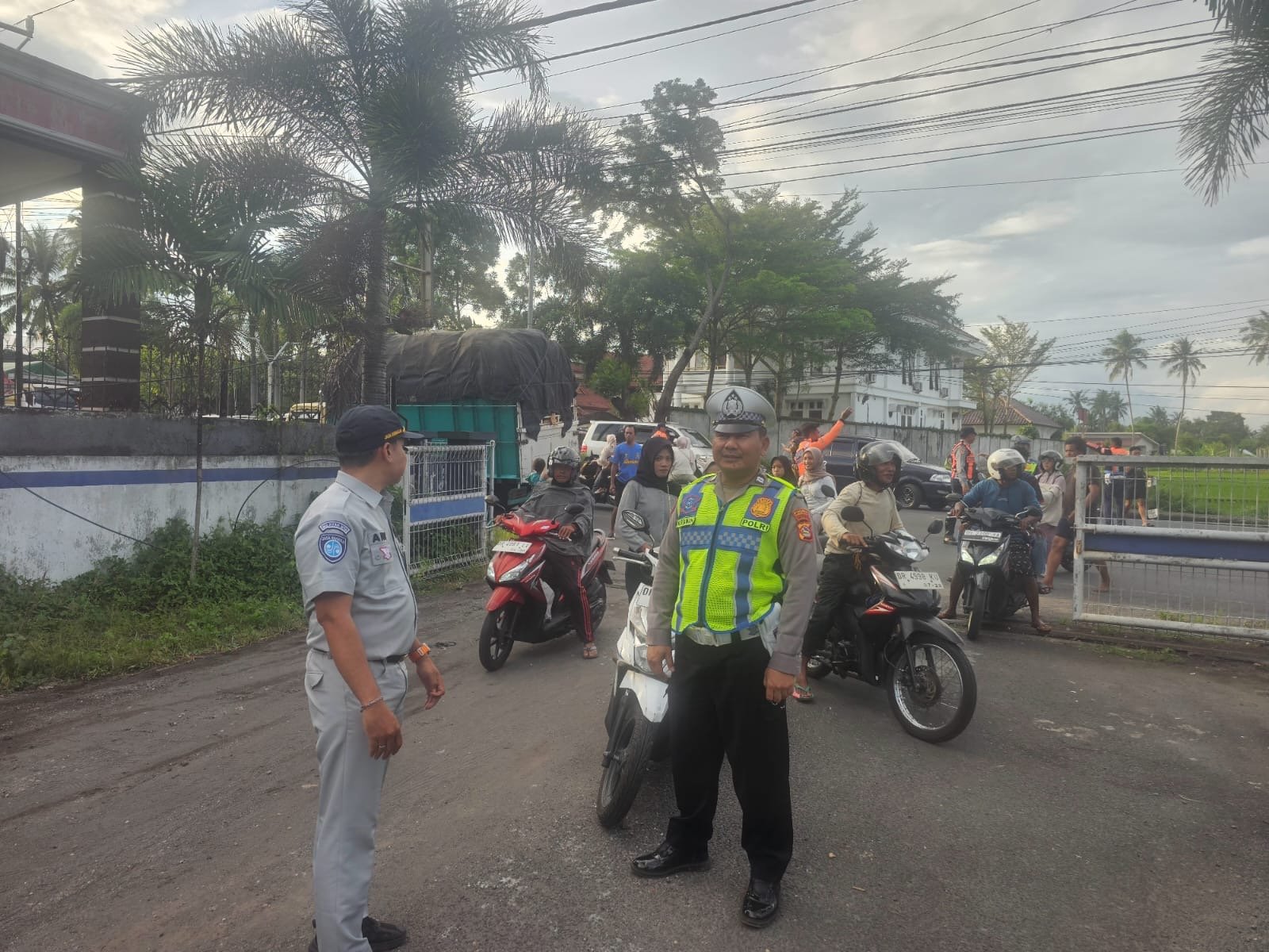 Dorong Kepatuhan Pajak Kendaraan Bermotor, Jasa Raharja NTB Bersama Samsat Selong Gelar Operasi Gabungan