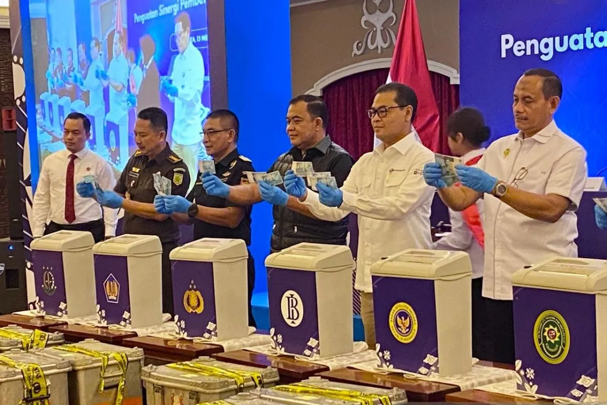 BI dan Polri Musnahkan 466.535 Lembar Uang Palsu