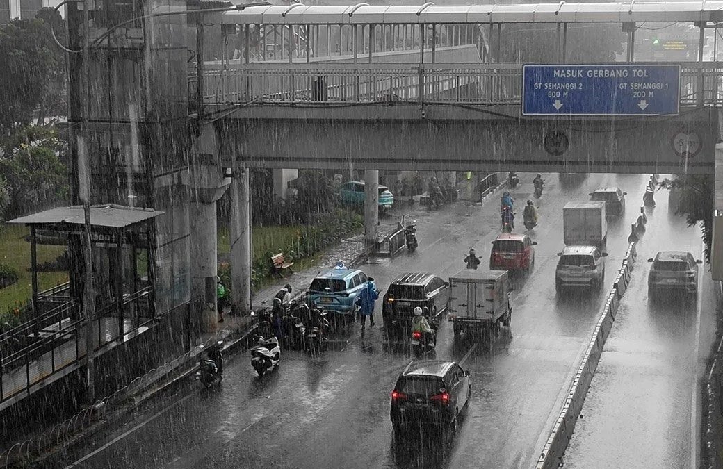 Prakiraan Cuaca DKI Jakarta Hari Ini: Hujan Guyur Sebagian Wilayah Siang-Sore