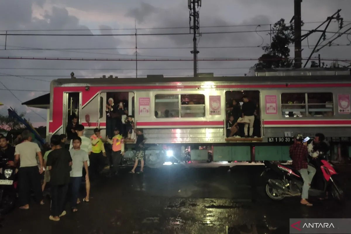 KRL Duri-Tangerang Berhenti Mendadak, Penumpang Dengar Tiga Kali Ledakan