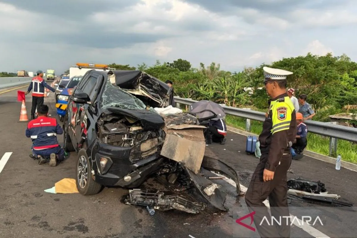 Kecelakaan Mobil Anggota DPR di Tol Paspro, 2 Orang Tewas Kecelakaan Mobil Anggota DPR di Tol Paspro, 2 Orang Tewas
