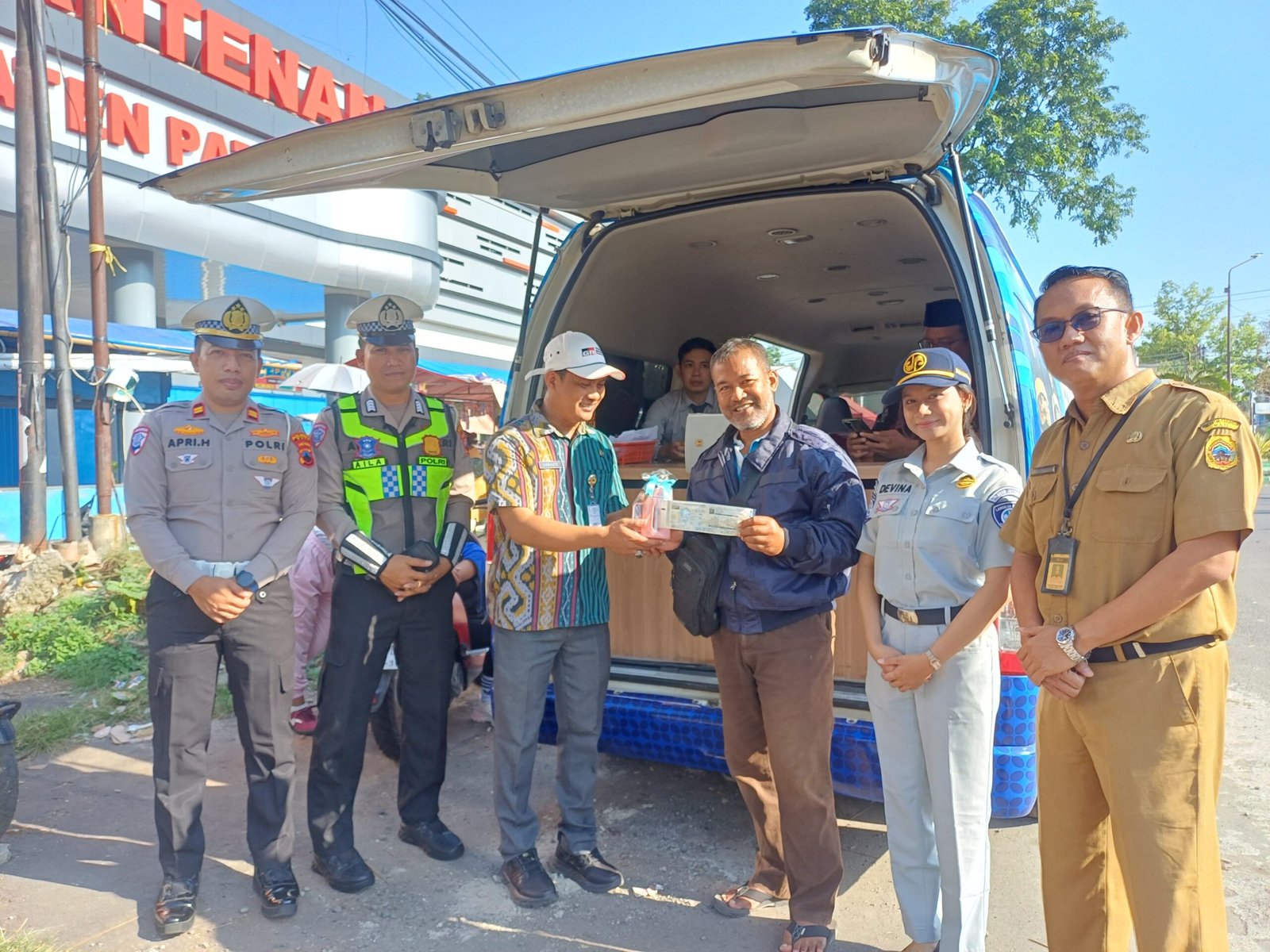 Tingkatkan Kepatuhan Pajak Kendaraan dan Tertib Berlalu Lintas, Tim Pembina Samsat Pati Kembali Gelar Operasi Gabungan di GOR Pesantenan