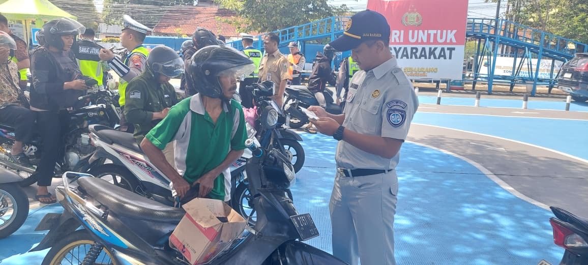 Tingkatkan Kepatuhan Pajak dan Tertib Berlalu Lintas, Tim Pembina Samsat Ungaran Gelar Opsgab di Satlantas Polres Semarang