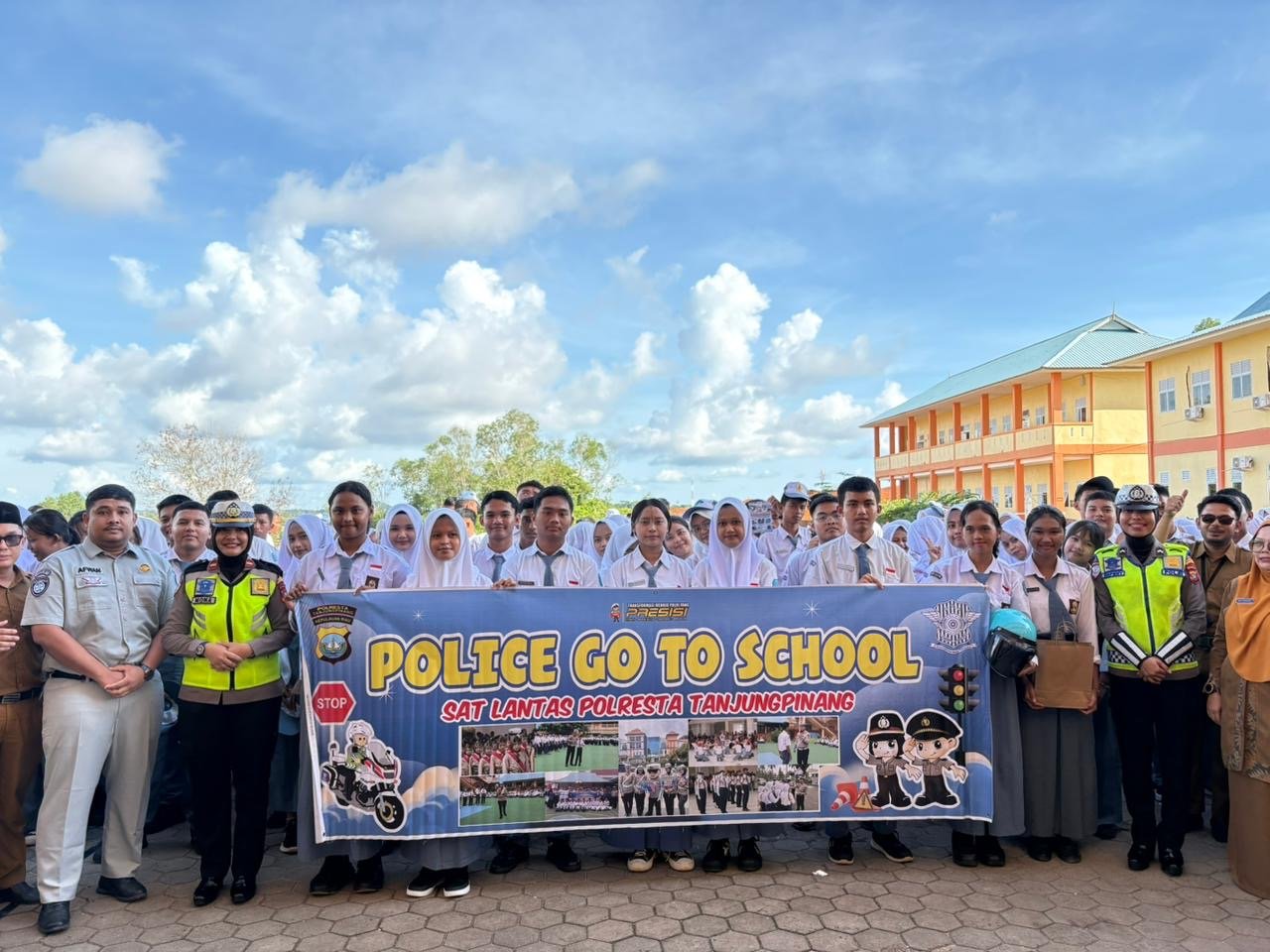 Jasa Raharja dan Satlantas Polresta Tanjungpinang Gelar PPKL di SMA Negeri 7 Tanjungpinang Jasa Raharja dan Satlantas Polresta Tanjungpinang Gelar PPKL di SMA Negeri 7 Tanjungpinang