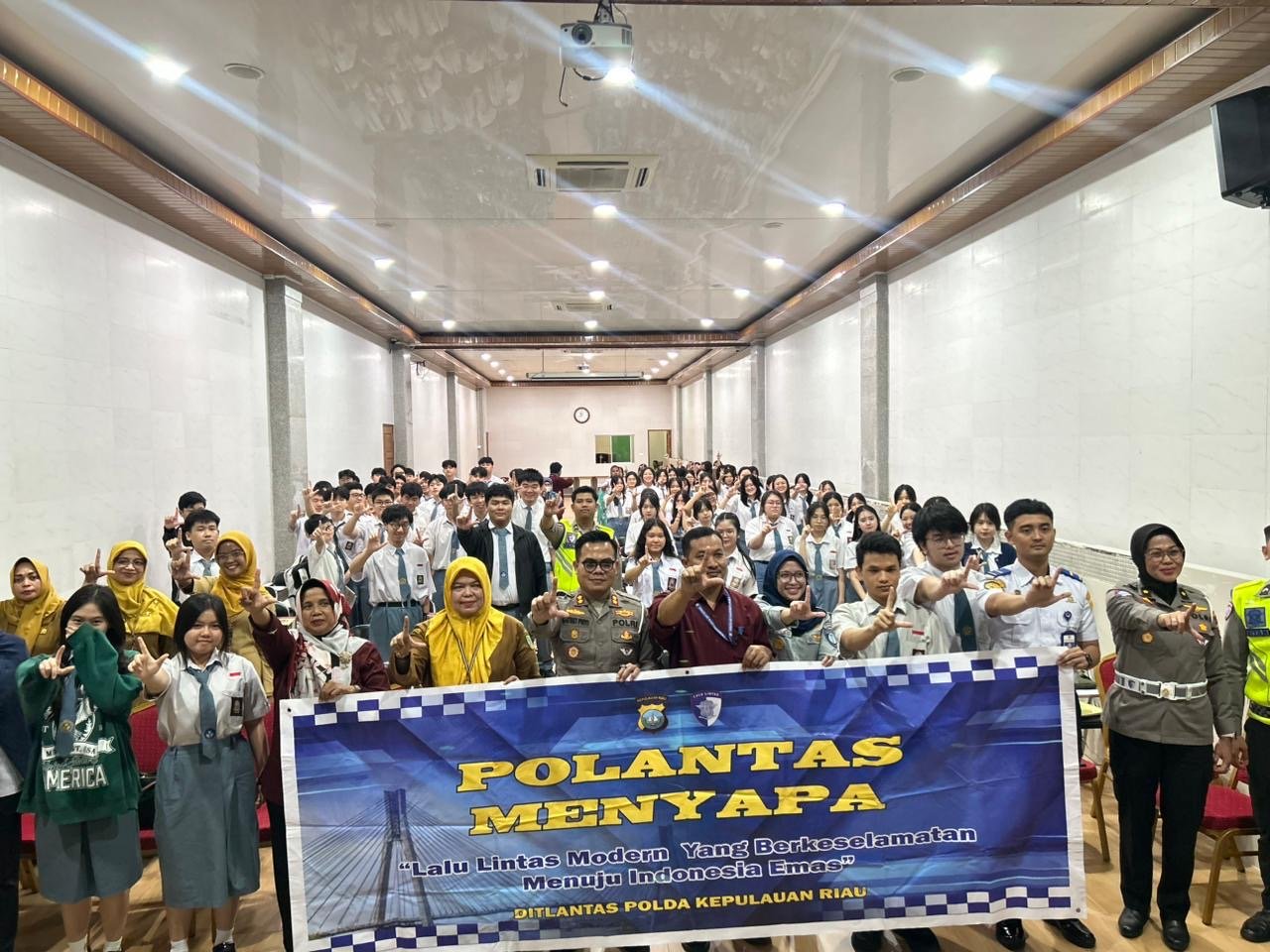 Jasa Raharja dan Ditlantas Polda Kepri Gelar Program Safety Campaign On The School di SMA Maitreyawira