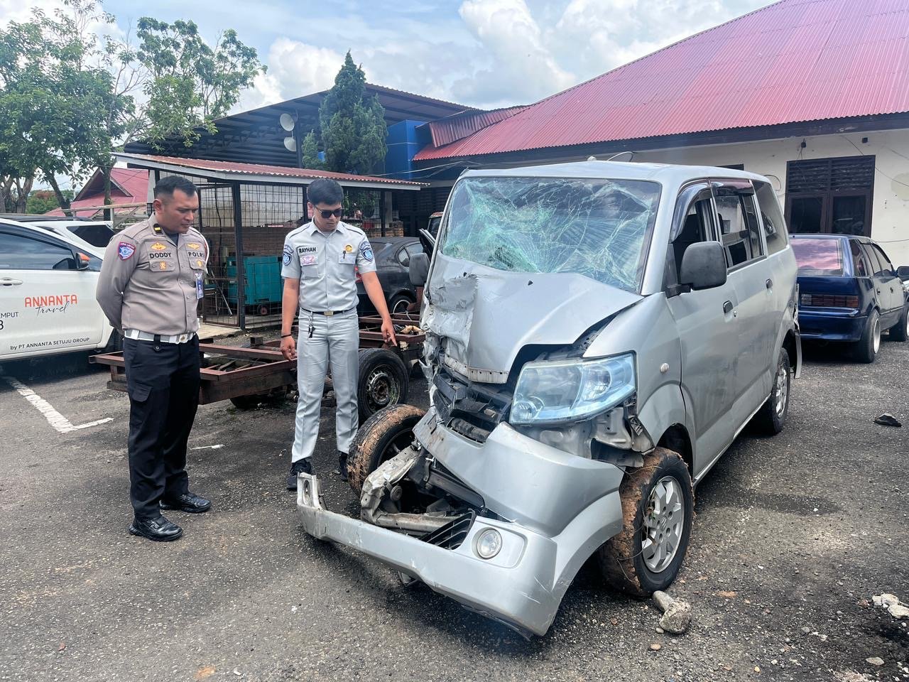 Respon Cepat Jasa Raharja Bukittinggi Tangani Laka Beruntun di Harau, Korban Langsung Dijamin Perawatan Respon Cepat Jasa Raharja Bukittinggi Tangani Laka Beruntun di Harau, Korban Langsung Dijamin Perawatan